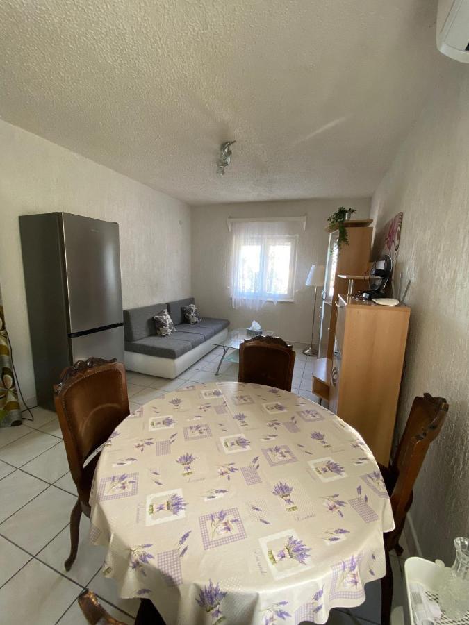Toni&Megi Apartment イェセニツェ エクステリア 写真